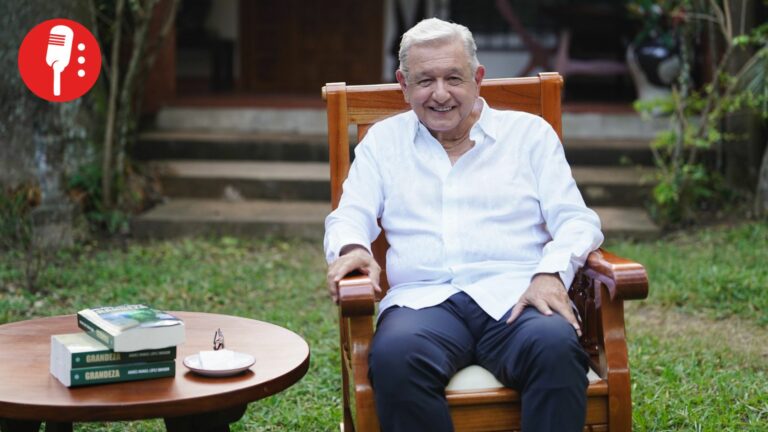 AMLO reaparece: presenta nuevo libro y descarta volver a la política