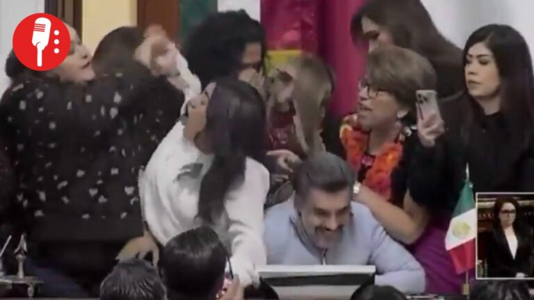 PAN arma show y termina a jalones de cabello en el Congreso CDMX por reforma de transparencia