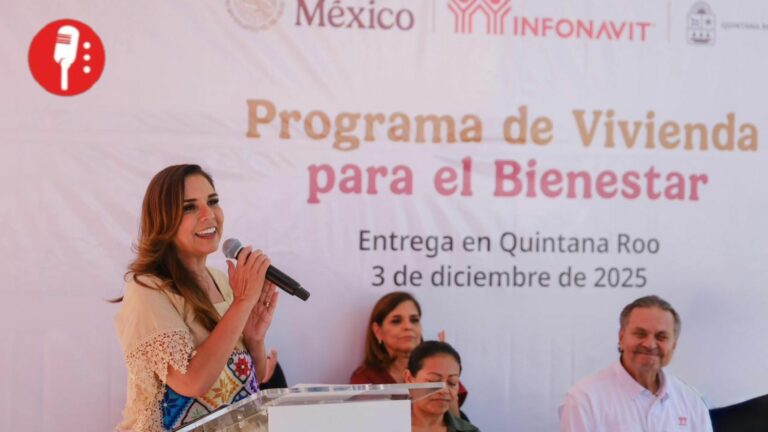 Mara Lezama y Octavio Romero entregan viviendas en Cancún