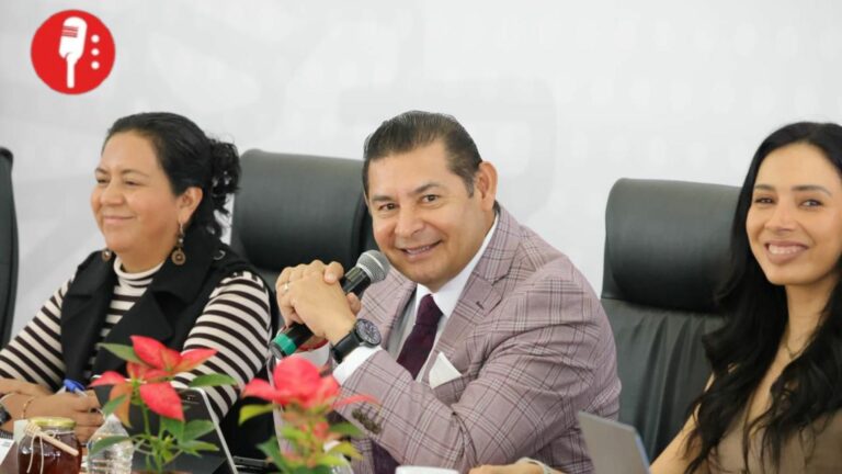 Gobierno de Puebla impulsa producción de nochebuena como motor económico y turístico