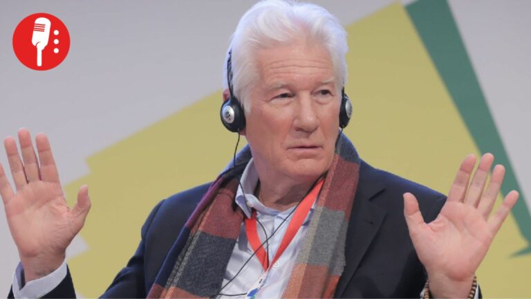 Richard Gere respalda a Claudia Sheinbaum ante abucheos del público de derecha en la FIL 2025
