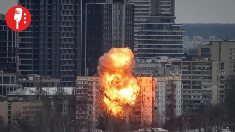 Rusia intensifica ataques contra Kiev antes de cita clave entre Trump y Zelensky