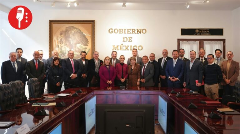 Claudia Sheinbaum se reúne con empresarios del AIFA