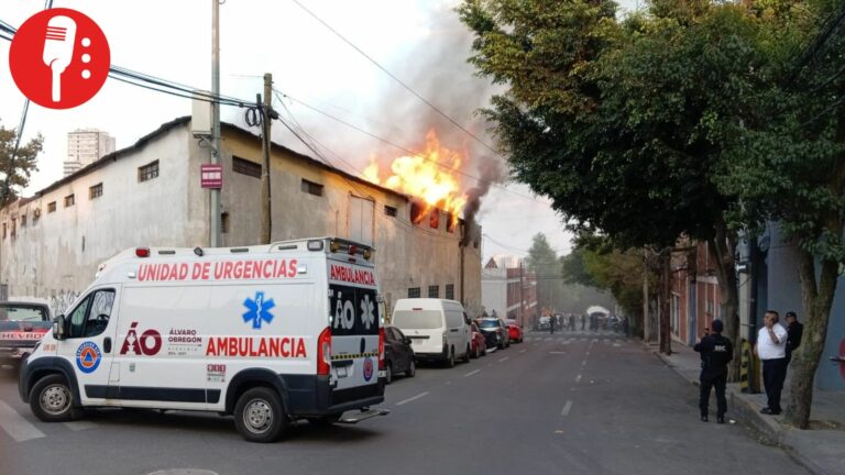 Incendio en bodega de plásticos en Álvaro Obregón, se movilizan cuerpos de emergencia