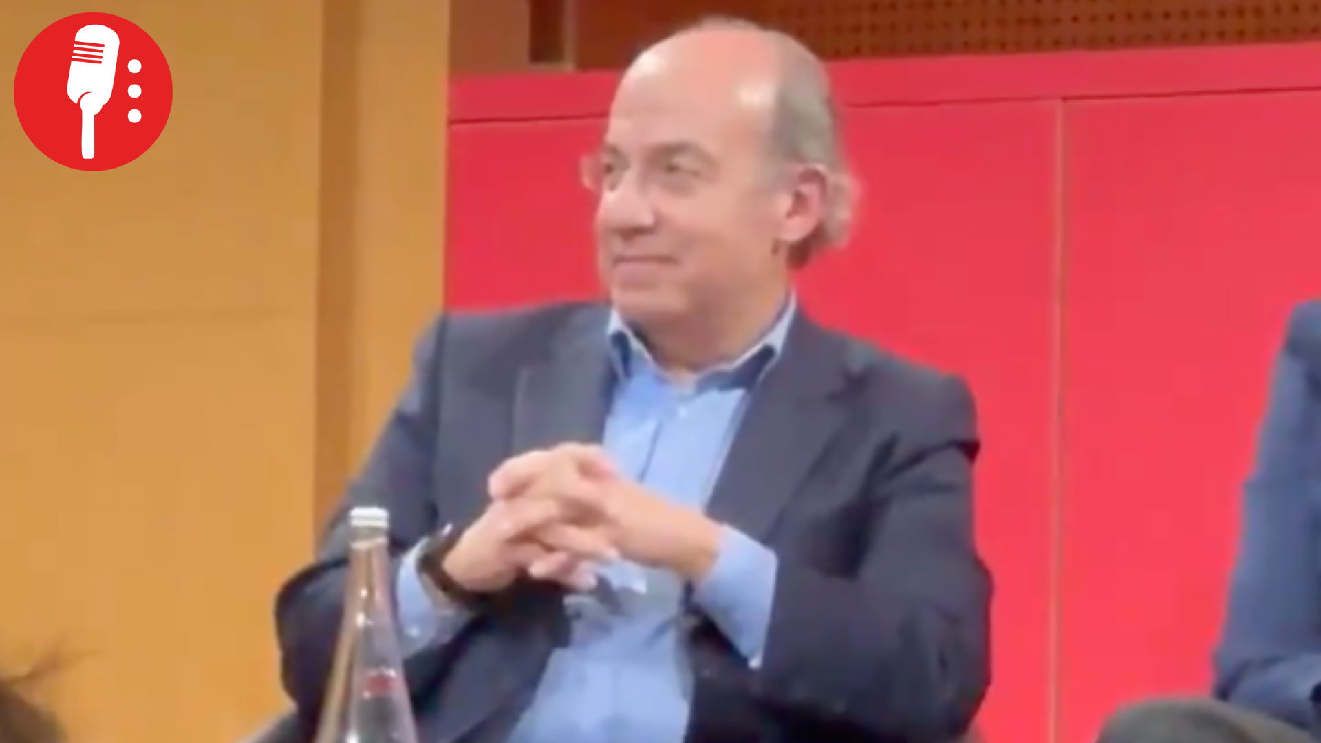 “¡Asesino!”: estudiantes confrontan a Felipe Calderón en universidad de París