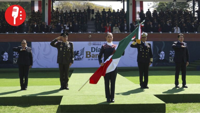 Sheinbaum llama a juventudes a defender la soberanía en el Día de la Bandera