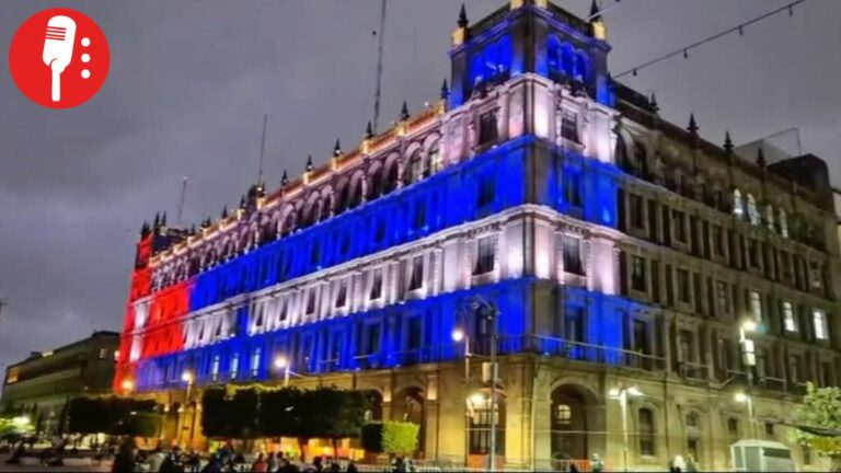 Zócalo capitalino se ilumina con la bandera cubana en gesto de solidaridad