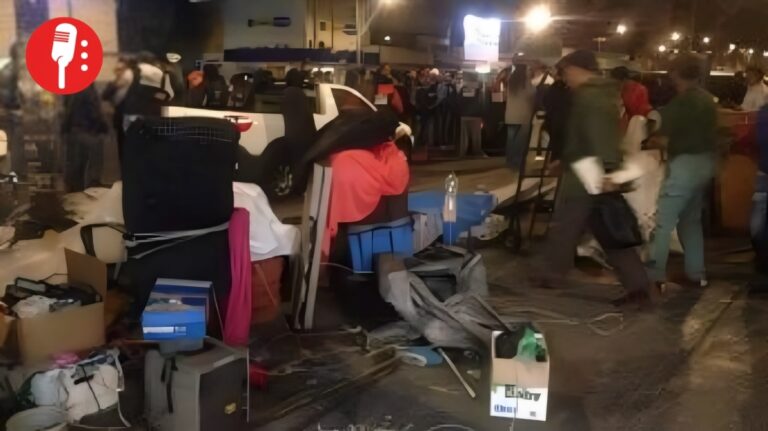 Comerciantes bloquean avenida Insurgentes en CDMX