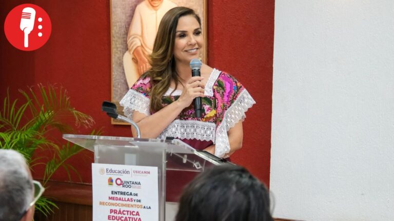 Mara Lezama entrega medallas a la práctica educativa y reconoce labor del magisterio