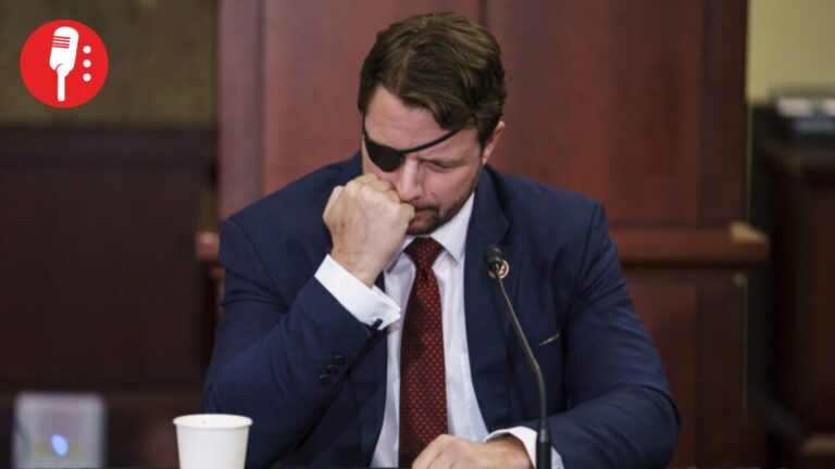 Dan Crenshaw, congresista que pedía bombardear con drones a cárteles mexicanos, pierde las elecciones