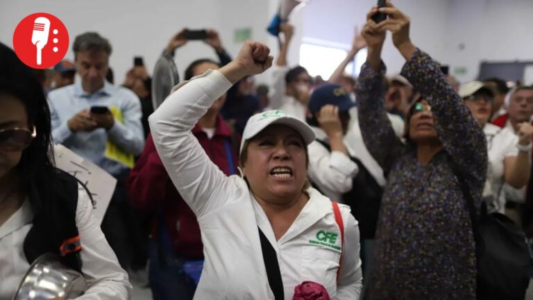 Jubilados irrumpen en Cámara de Diputados por reforma que recorta pensiones