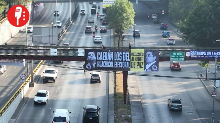 Mantas en CDMX señalan a Cabeza de Vaca por huachicol electoral