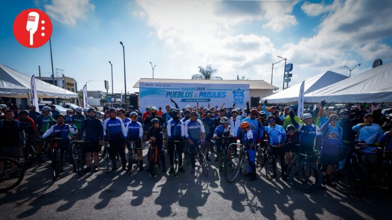 Más de 2,500 ciclistas pedalean por el agua en Sinaloa