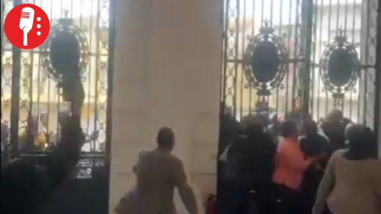 Asamblea de Pueblos por la Vivienda desborda el Congreso y obliga a frenar sesión