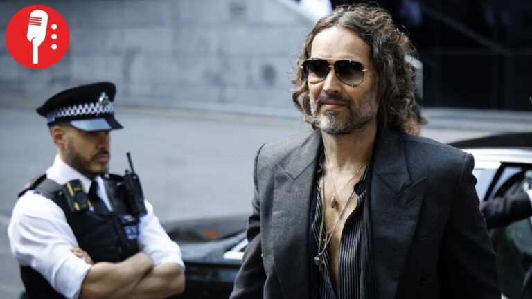 El actor Russell Brand admite relación con menor y enfrenta juicio por abuso sexual