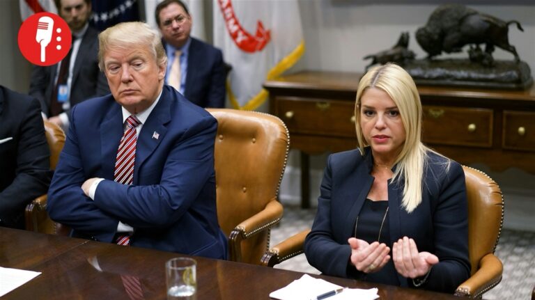 Trump destituye a la fiscal general Pam Bondi