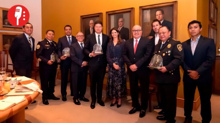 Policía de CDMX recibe reconocimiento por su labor en seguridad financiera