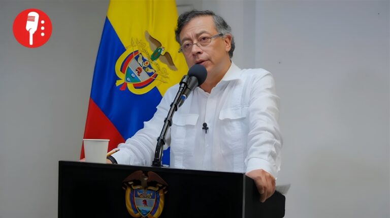 Petro defiende el fuerte aumento del salario mínimo en Colombia con el ejemplo de México