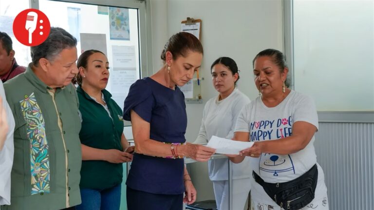 Sheinbaum escucha las quejas sobre la falta de medicamentos en Tenango