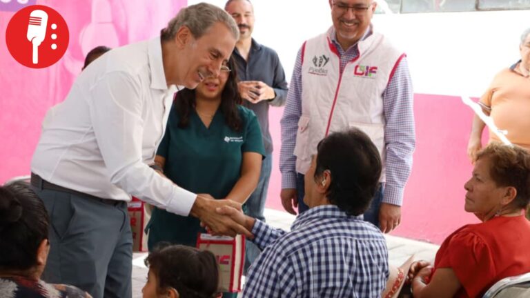 Entregan aparatos auditivos para mejorar calidad de vida de familias poblanas