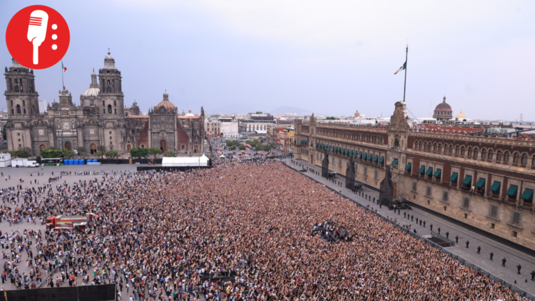 ARMYS abarrotan Zócalo por visita de BTS a Palacio Nacional