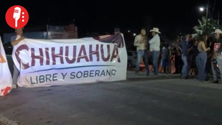Bloquean carretera federal para frenar asistencia a marcha de Morena en Chihuahua