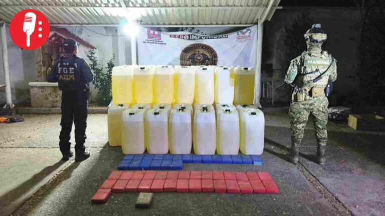 Marina decomisa cocaína, armas y miles de litros de combustible en la costa de Chiapas
