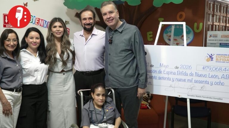 Senador Waldo Fernández dona 179 mil pesos a la Asociación de Espina Bífida