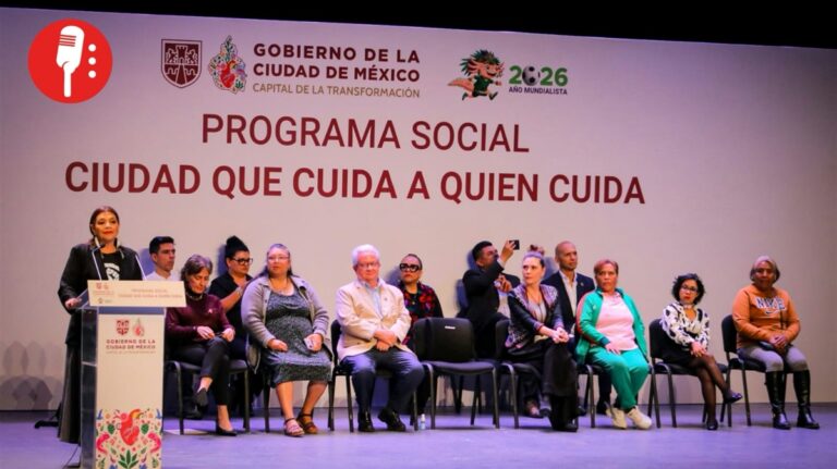 Clara Brugada entrega apoyos del programa “Ciudad que cuida a quien cuida”