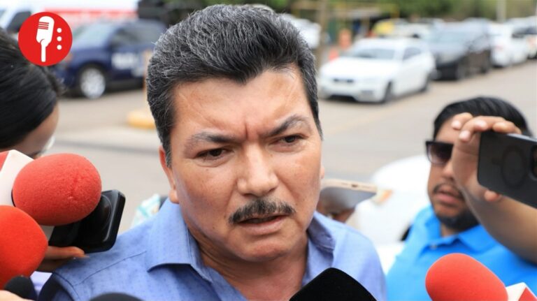 Exjefe de policía de Sinaloa se entrega a autoridades de Estados Unidos
