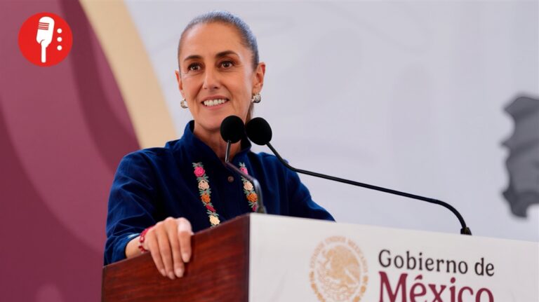 Sheinbaum entrega becas a estudiantes en el Edomex