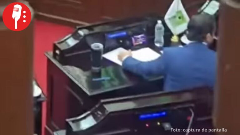 Diputado del PVEM deja debate y pone atención al Mundial en plena sesión