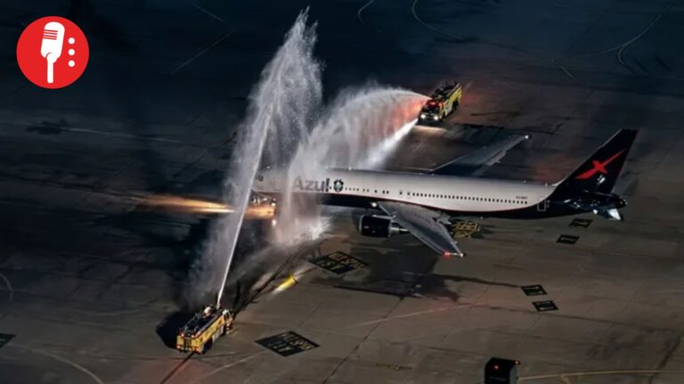 “Bautizan” avión de la Selección de Brasil antes de partir rumbo a EUA para el Mundial