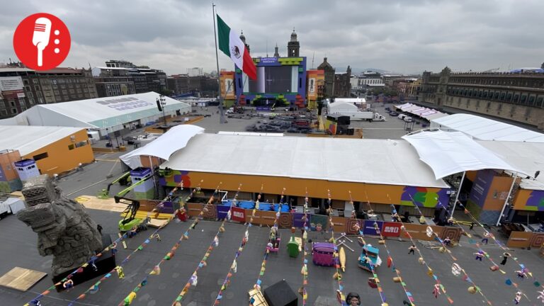 Aficionados sortean cierres y vallas para llegar al Fan Fest del Zócalo durante el Mundial 2026