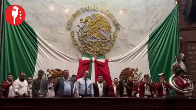Presidente del Congreso de Michoacán interpreta narcocorrido en sesión legislativa
