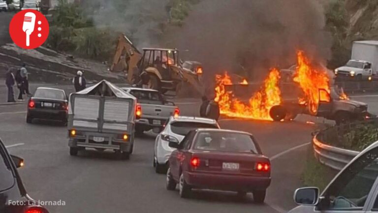 Comuneros incendian camionetas de presuntos talamontes en La Marquesa