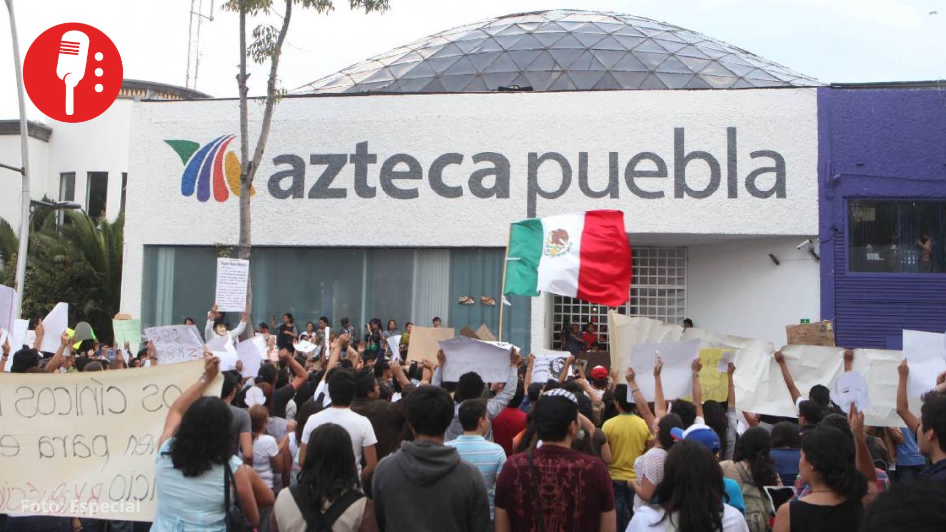 Estudiantes exhiben a TV Azteca Puebla por manipular entrevista para atacar a Armenta