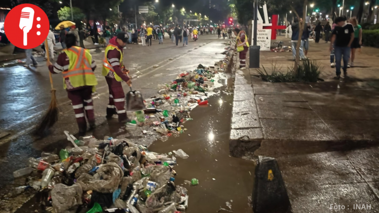 Retiran 40 toneladas de basura en Ángel de la Independencia tras triunfo de México