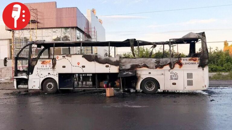 Ucrania lanza más de 350 drones contra Rusia; bombardea un autobús de civiles