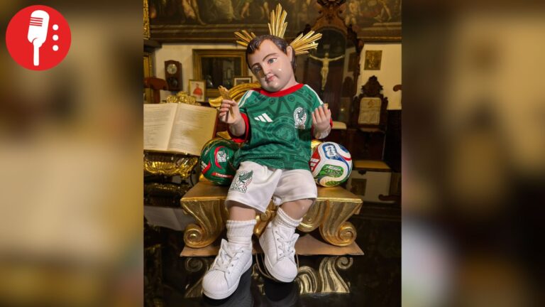 Tradición desde 1970: Catedral Metropolitana viste al Niño Dios con uniforme de la Selección