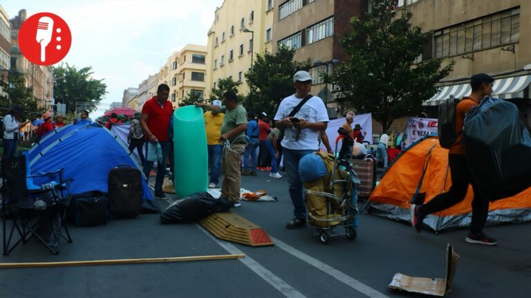 Tensión en el Zócalo: La CNTE inicia plantón tras choques con la policía