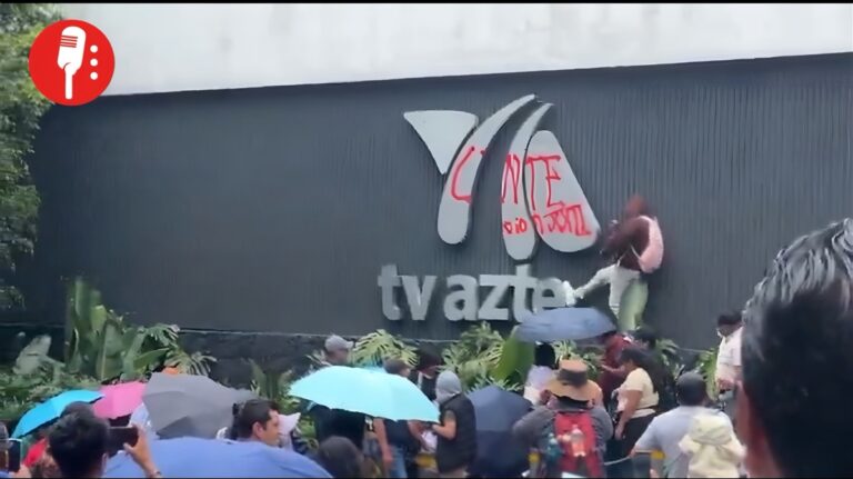 CNTE vandaliza TV Azteca y bloquea el Periférico Sur