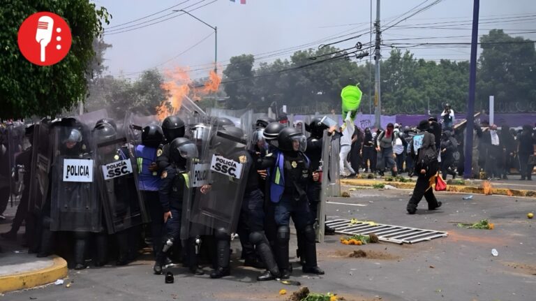 Encapuchados atacan el Estadio Ciudad de México durante la inauguración del Mundial
