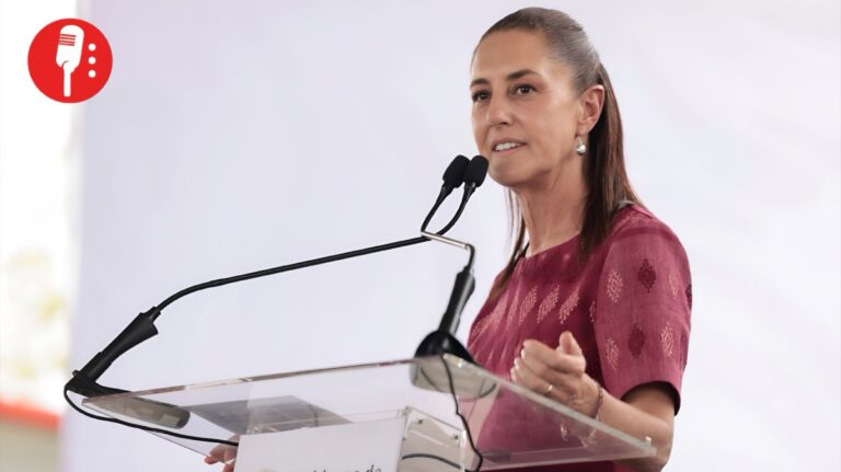 Sheinbaum lleva becas a Colima y reivindica la educación pública