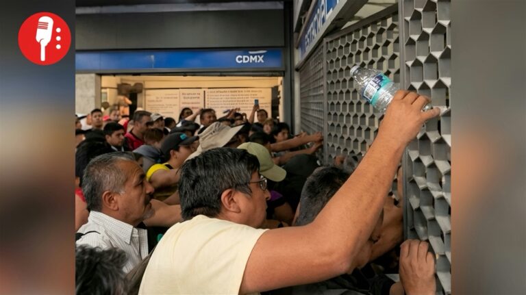 Maestros de la CNTE dan portazo en la estación del Metro General Anaya