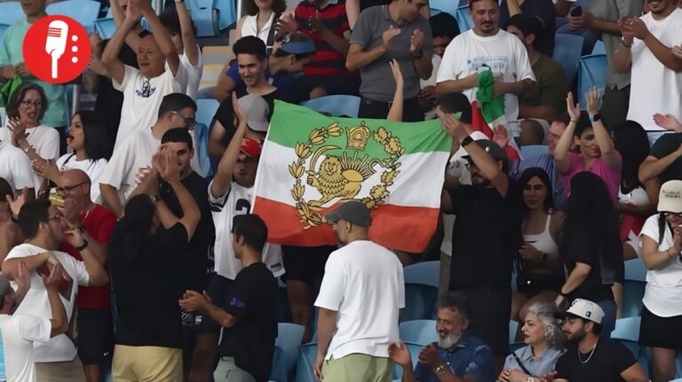 Un iraní desafió a la seguridad del Mundial para ondear su bandera en el estadio