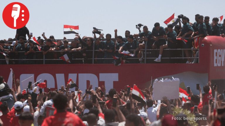 Egipto recibe como héroes a su selección tras histórica participación en el Mundial