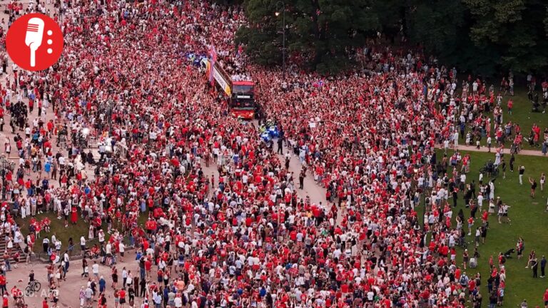 Más de 100 mil aficionados reciben a la Selección de Noruega tras su eliminación del Mundial