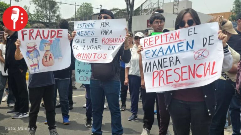 Marchan aspirantes de la UNAM para exigir examen presencial y transparencia en admisión