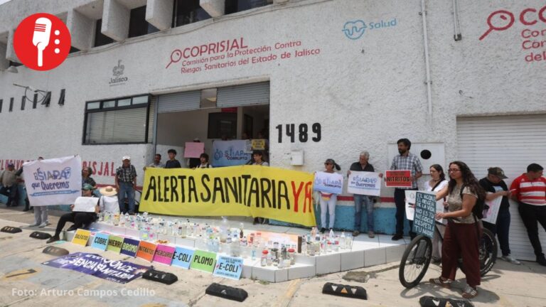 Colectivos entregan 184 muestras a Coprisjal por agua contaminada en Guadalajara
